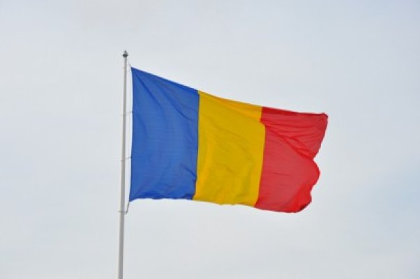 Tricolorul va avea stema ţării
